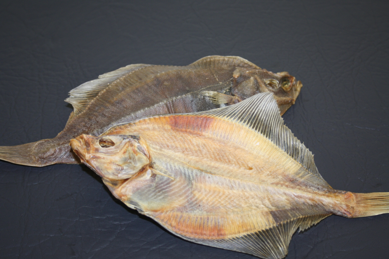 Stockfisch_Fisch_Fisch-f-r-Hund_-Omega3_Naturkausnack Scholle Fisch ganz